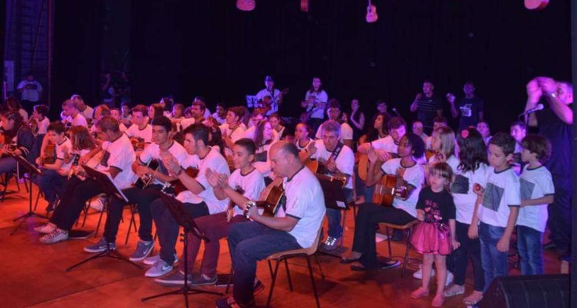 Alunos do professor Érico Matos se apresentam no Teatro Municipal