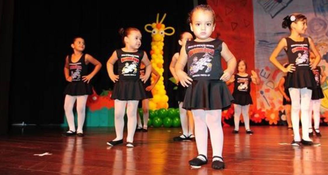 Escola Pró Cultural Amarelinha realiza festival no Teatro Municipal